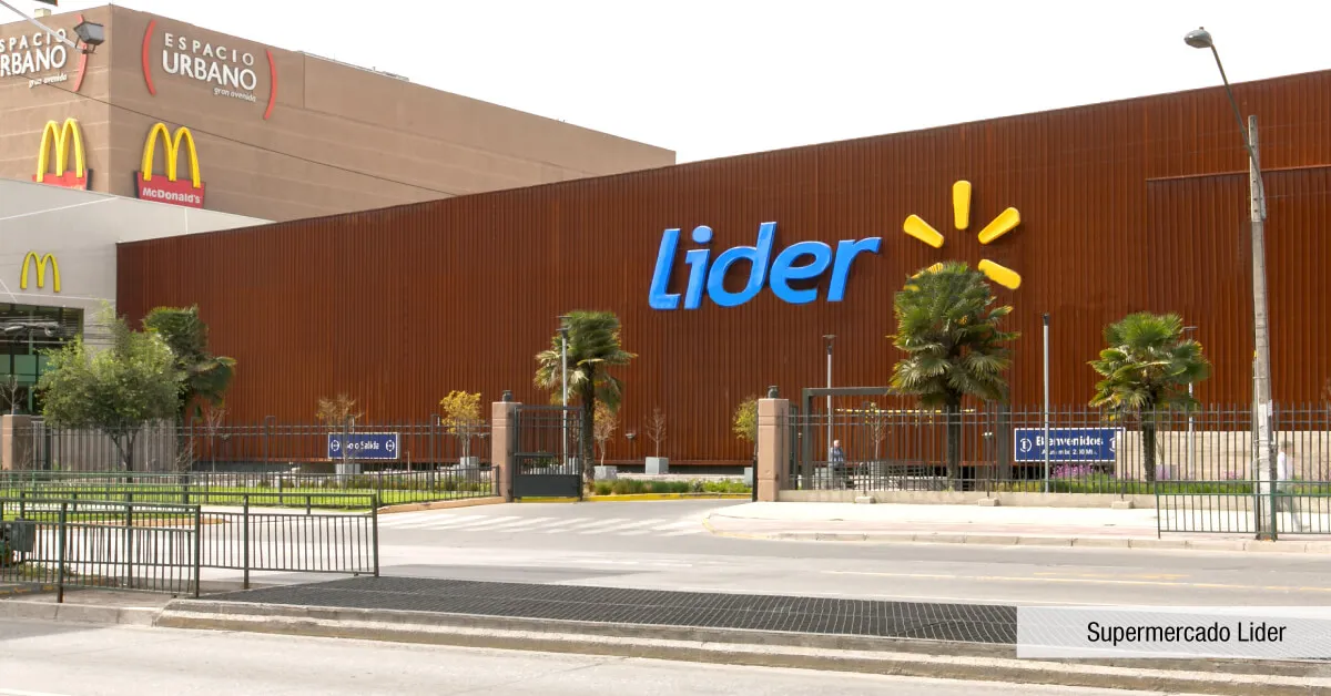 Supermercado Lider cercano a Edificio Briones Luco en La Cisterna, excelente acceso a comercio.