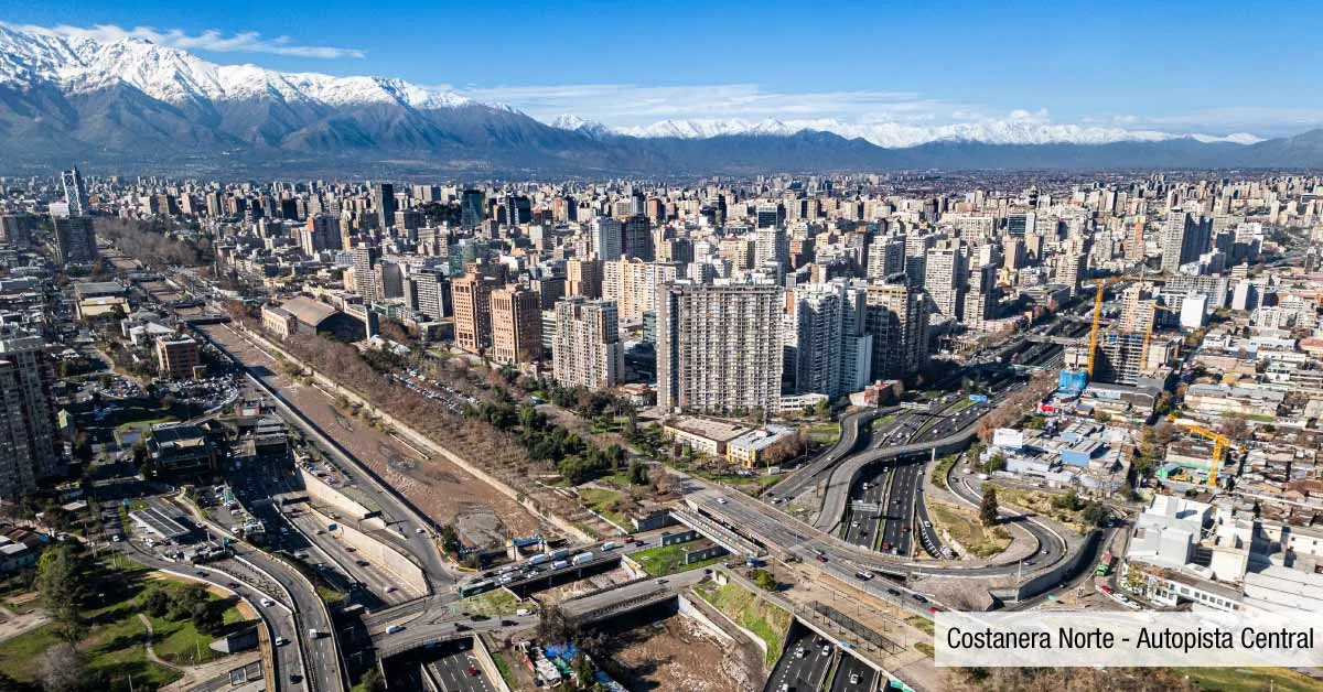 Autopistas cercanas a Edificio Pedro de la Barra en Santiago Centro, destacando conectividad vehicular.