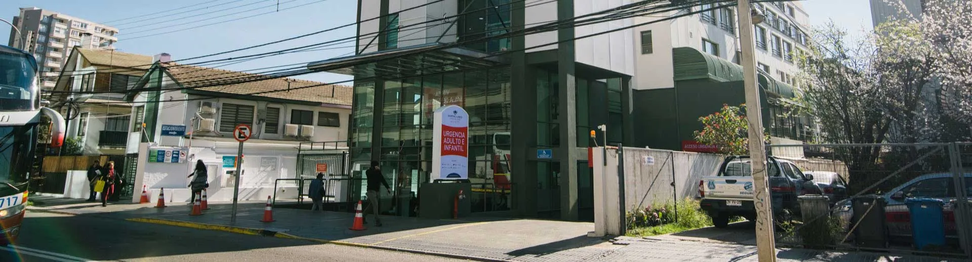 Hospital Clínico, importante centro de salud a pasos de Oficinas Parque Urbano en Viña del Mar.