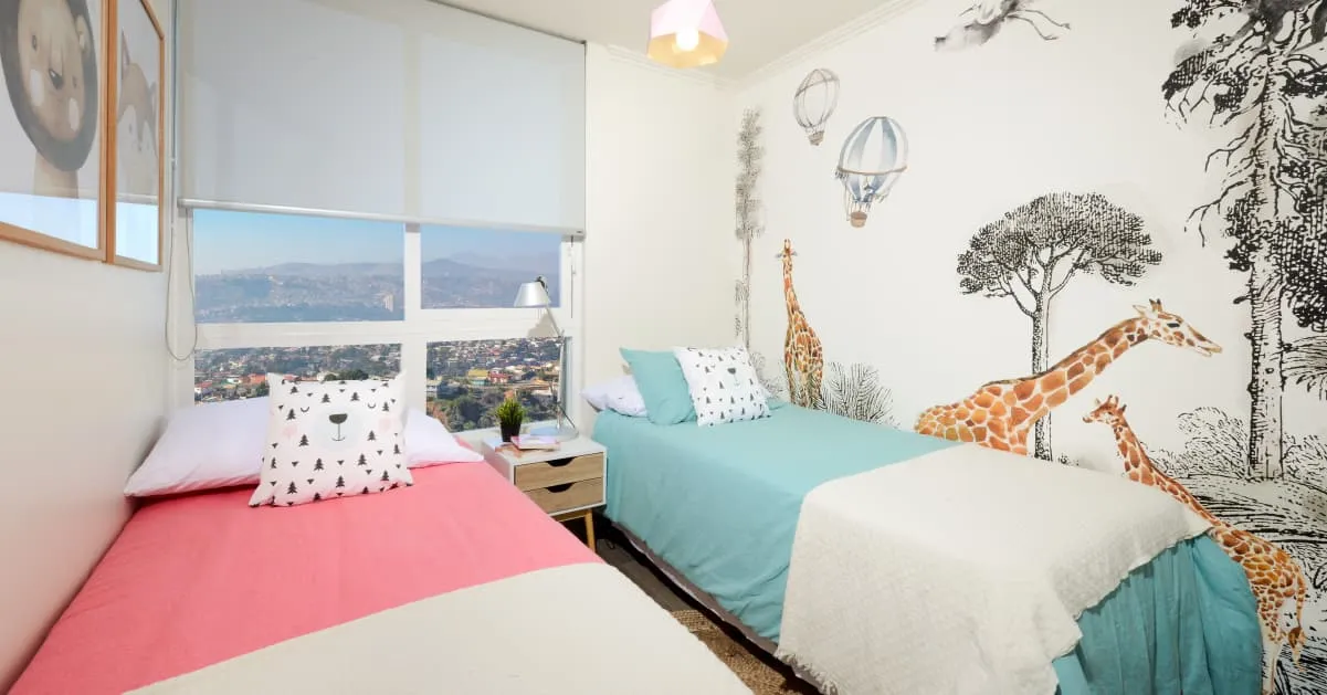 Luminoso dormitorio con piso SPC vinílico en departamento piloto de Alto Marañón 3.