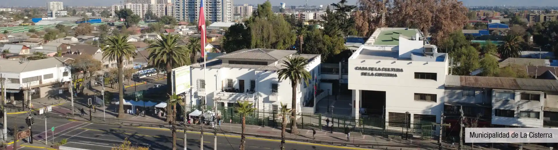 Municipalidad cercana a Edificio Santa Corina en La Cisterna, mostrando la Casa de la Cultura y servicios cívicos.
