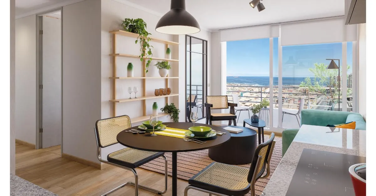 Comedor de Condominio Trocadero en Antofagasta, mostrando su piso vinílico SPC y balcón con gres porcelánico.