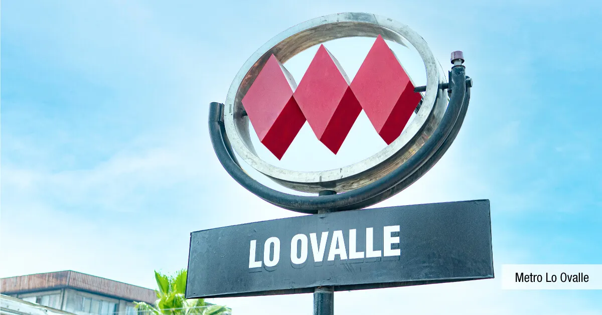Estación de Metro Lo Ovalle a pasos de Edificio Briones Luco en La Cisterna, gran acceso a transporte.