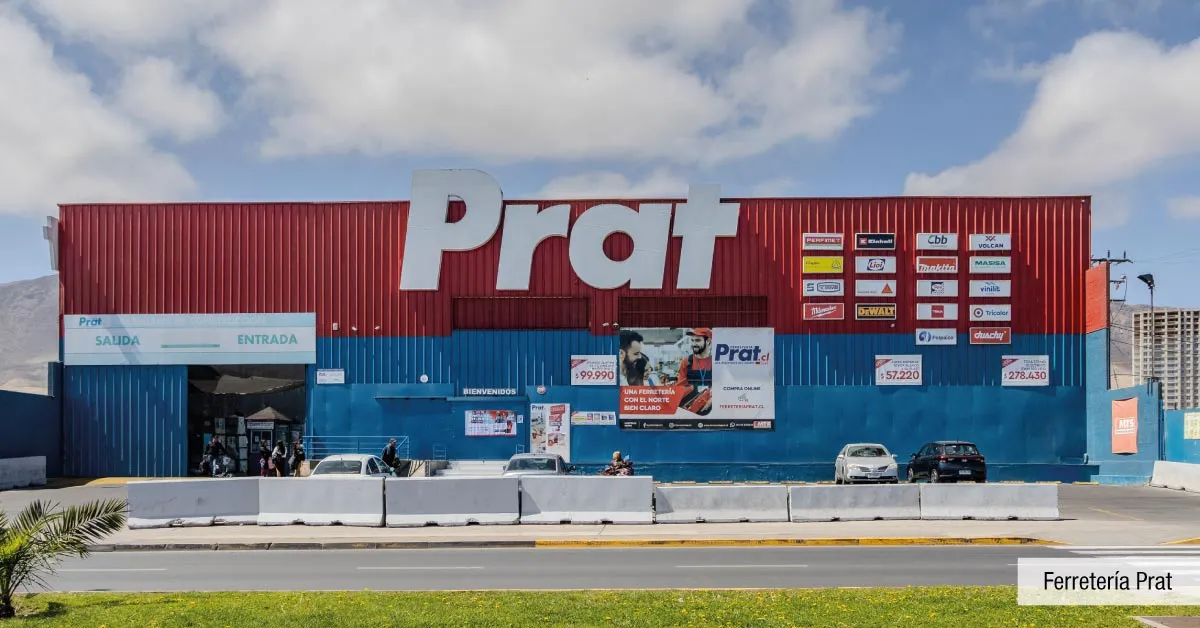 Ferretería Prat cercana a Condominio Trocadero en Antofagasta, destacando el acceso a comercios y servicios.