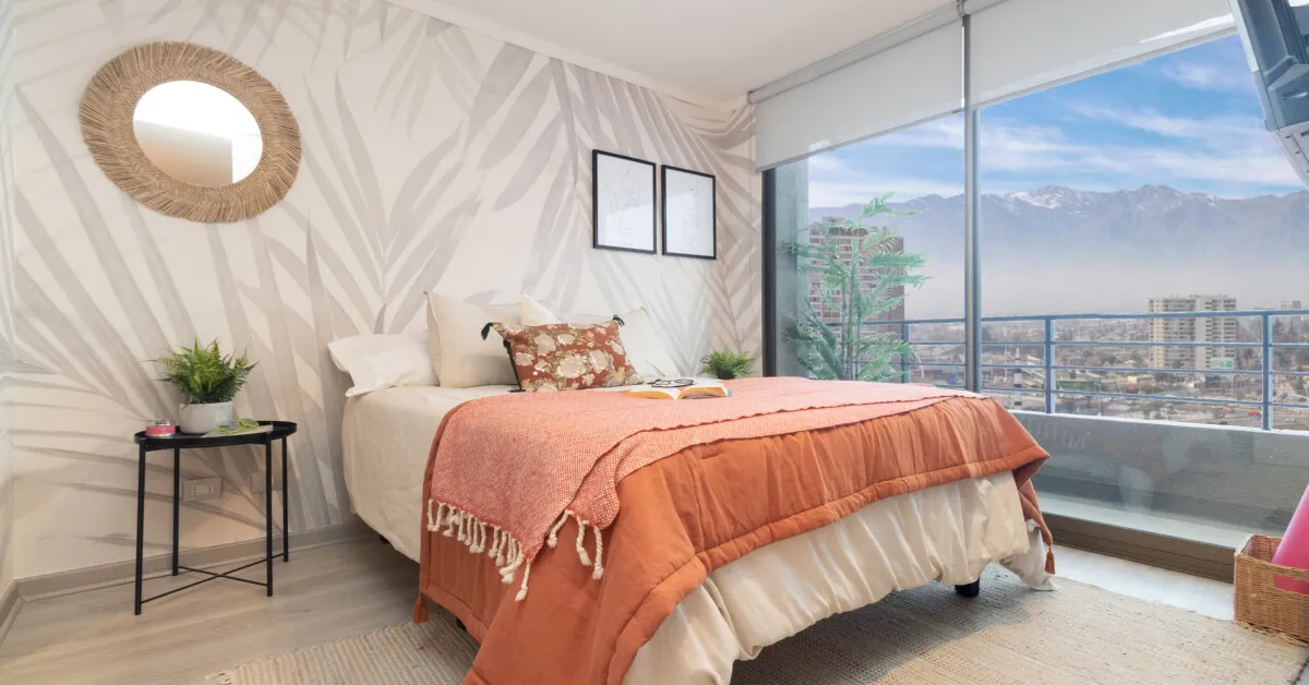 Dormitorio principal en suite con piso vinílico SPC en Edificio Lía Aguirre, La Florida.