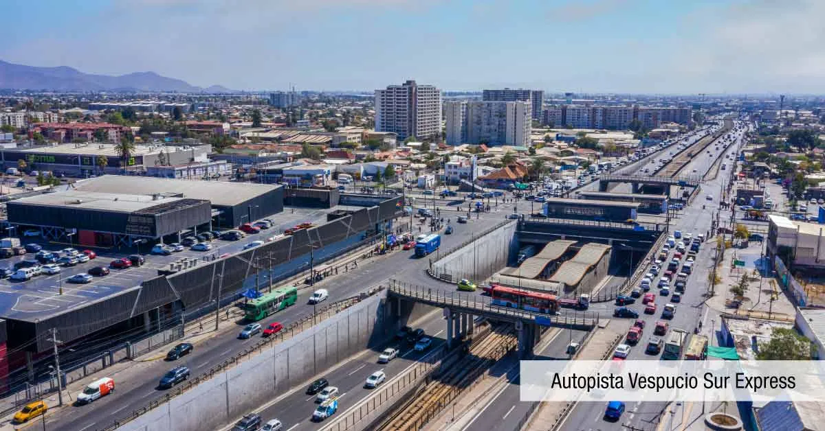 Autopista Vespucio Sur Express cerca de Condominio Parque del Sur en La Cisterna, mostrando alta conectividad.