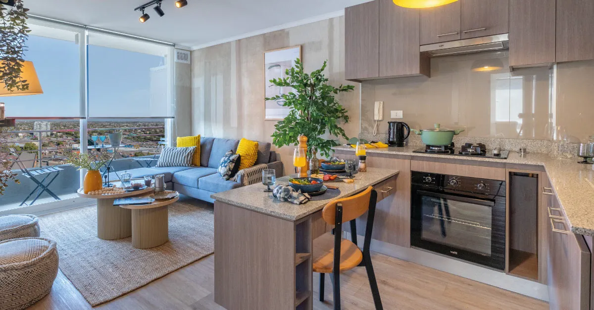 Espacios integrados en Condominio Parque del Sur, La Cisterna, con moderno piso vinílico SPC.