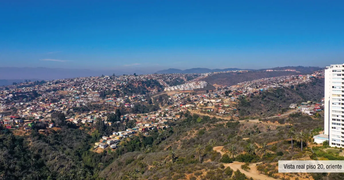 Vista oriente hacia los cerros desde el piso 20 de Condominio Alto Marañón 3, Viña del Mar.