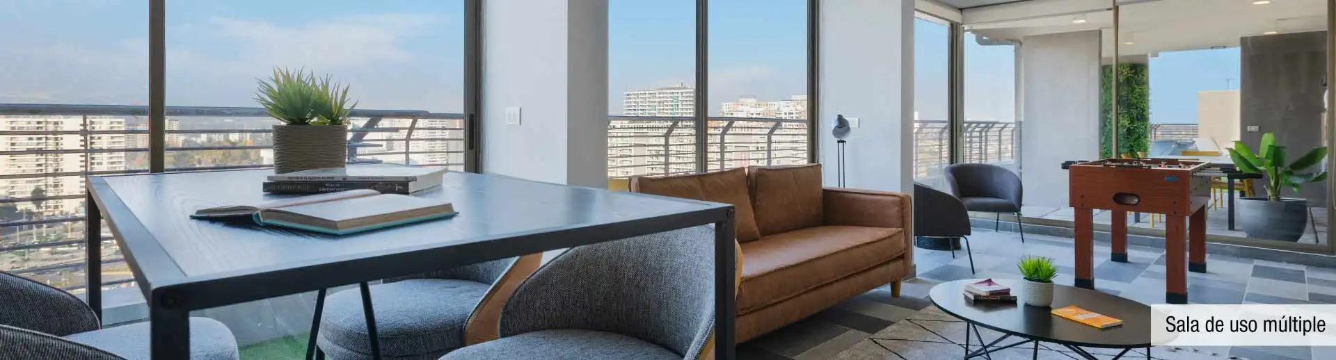 Completas salas de uso múltiple para residentes del proyecto Edificio Lía Aguirre en La Florida.