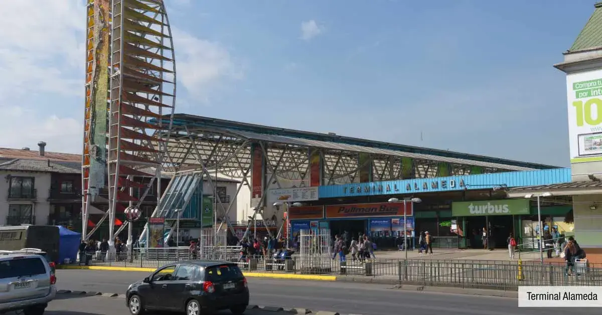 Terminal Alameda, inmejorable conectividad interurbana a minutos de Condominio Francisco Zelada.