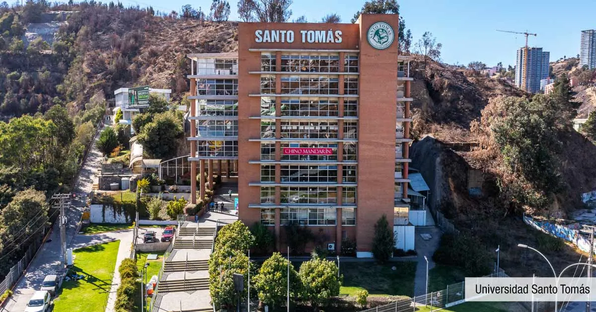 Universidad Santo Tomás, destacada oferta educativa a minutos de Edificio Álvarez Oriente.