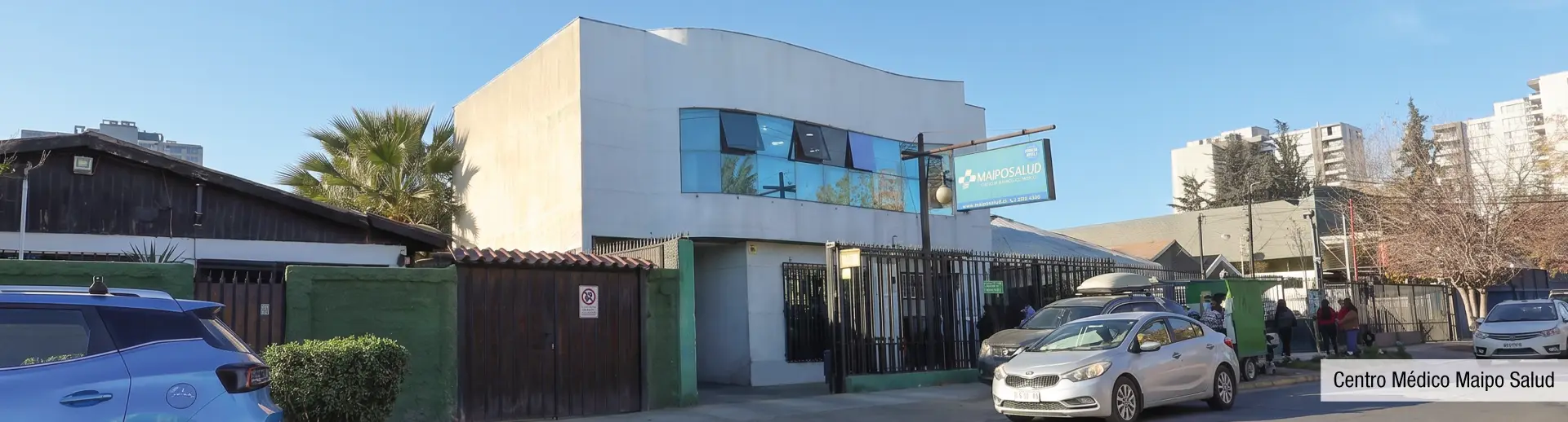 Centro Médico Maipo Salud cercano a Edificio Santa Corina en La Cisterna, destacando el rápido acceso a la salud.