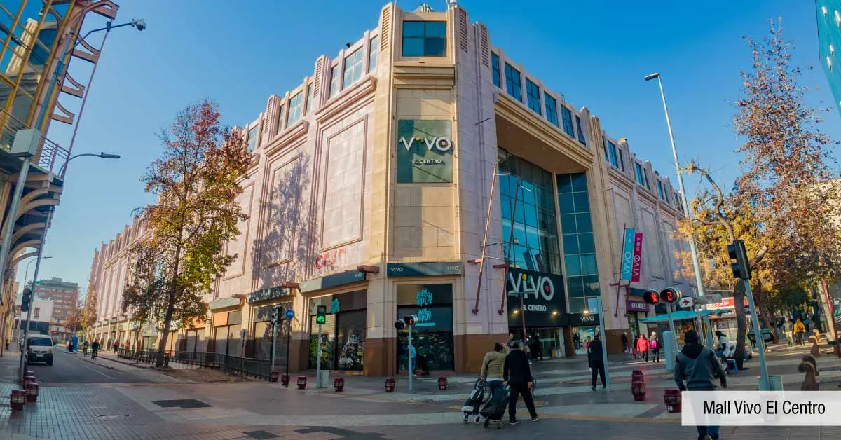 Mall Vivo cerca de Edificio Pedro de la Barra en Santiago Centro, destacando acceso a comercio y retail.