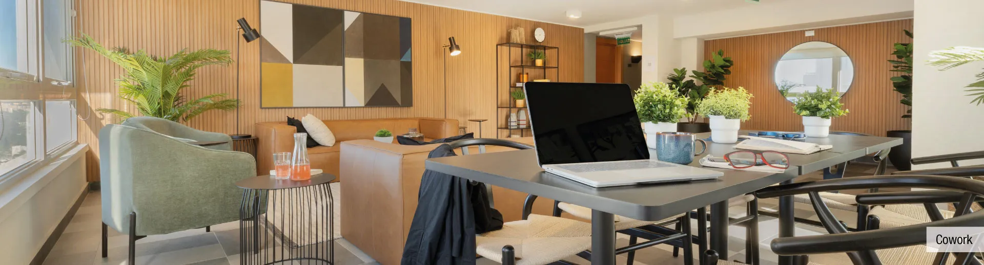 Cómodo espacio cowork en sala de uso múltiple del Condominio Alto Marañón 3, Viña del Mar.