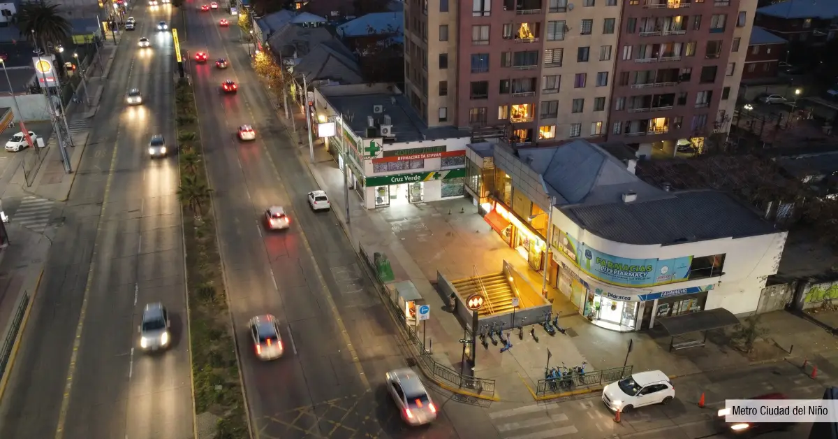 Metro Ciudad del Niño cerca de Edificio Santa Corina en La Cisterna, mostrando su acceso directo en Gran Avenida.