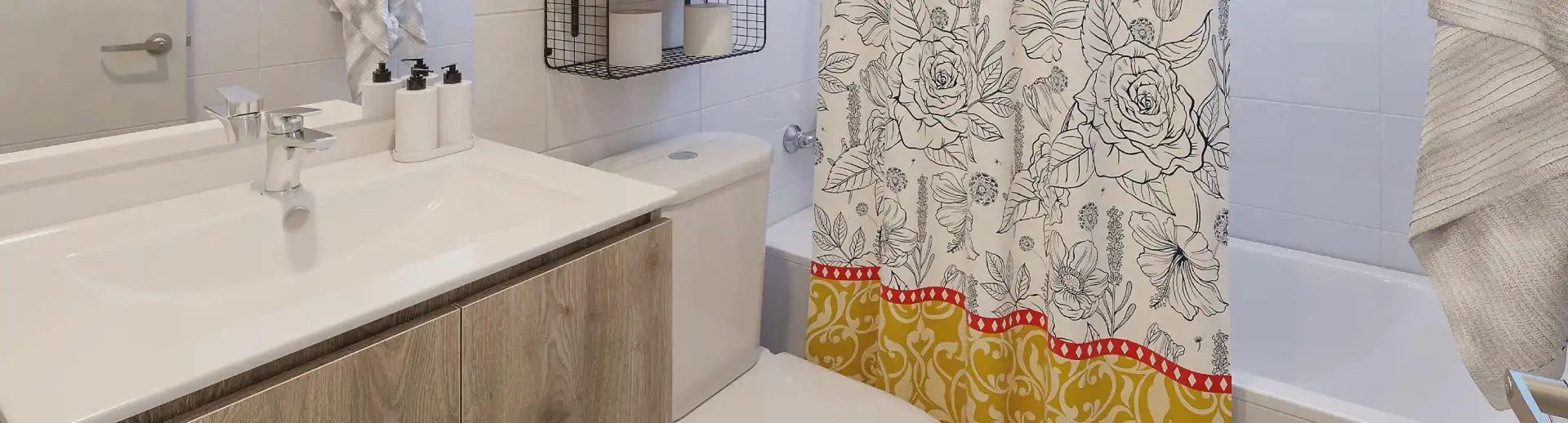 Baño con luz natural de Condominio Trocadero en Antofagasta, destacando el vanitorio con cubierta de loza vítrea.