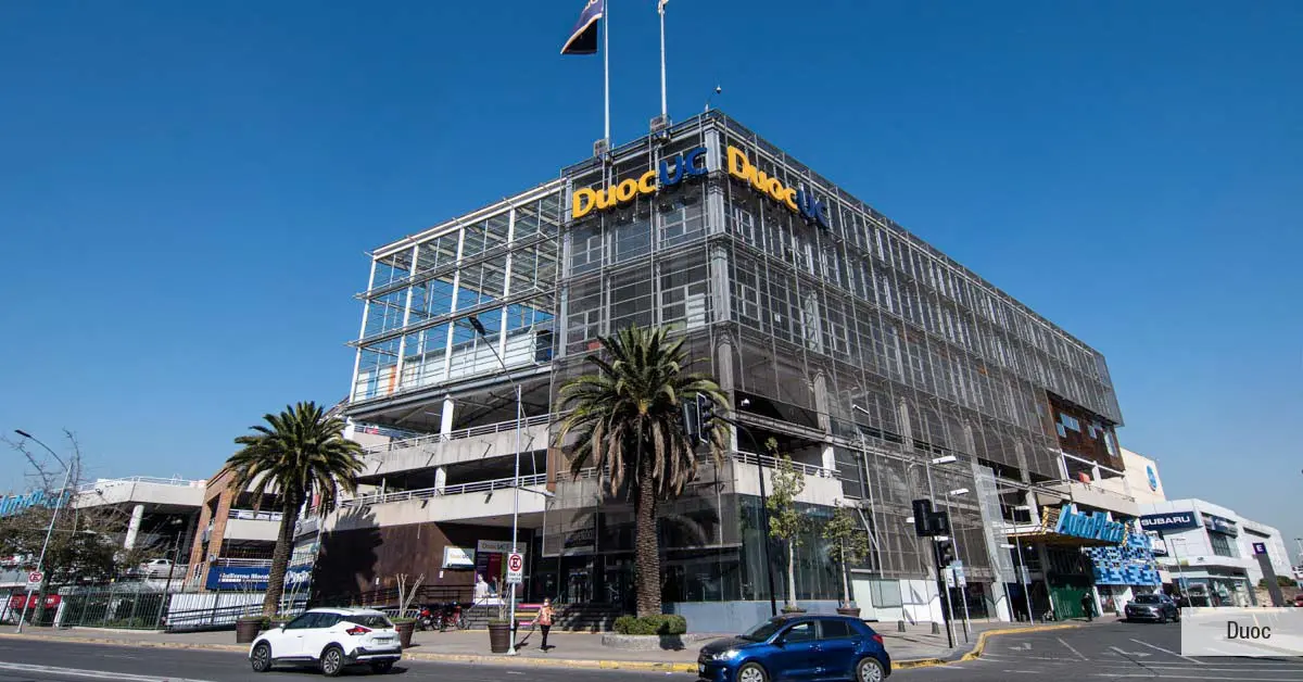 Duoc UC, importante polo de educación superior cerca de Edificio Lía Aguirre en La Florida.