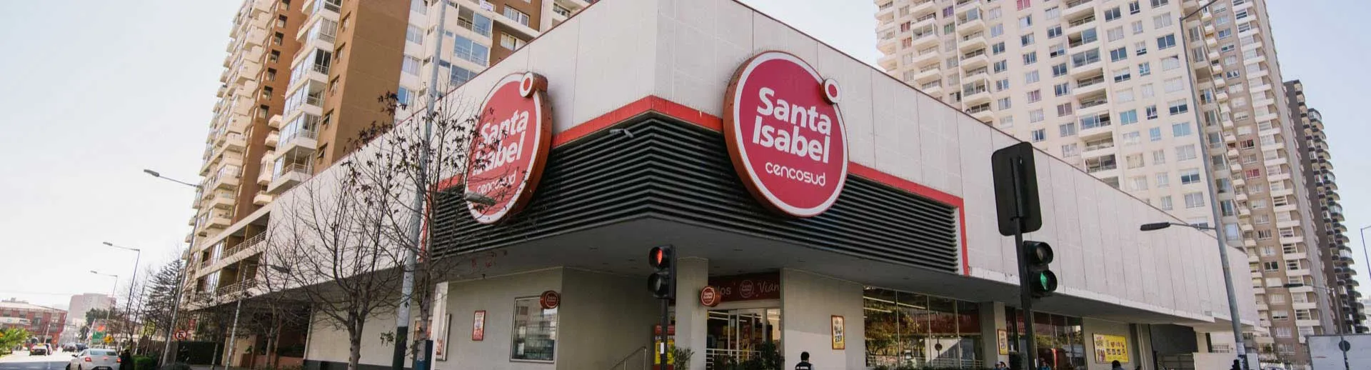 Supermercado Santa Isabel, cómodo abastecimiento cerca de Oficinas Parque Urbano en Viña del Mar.