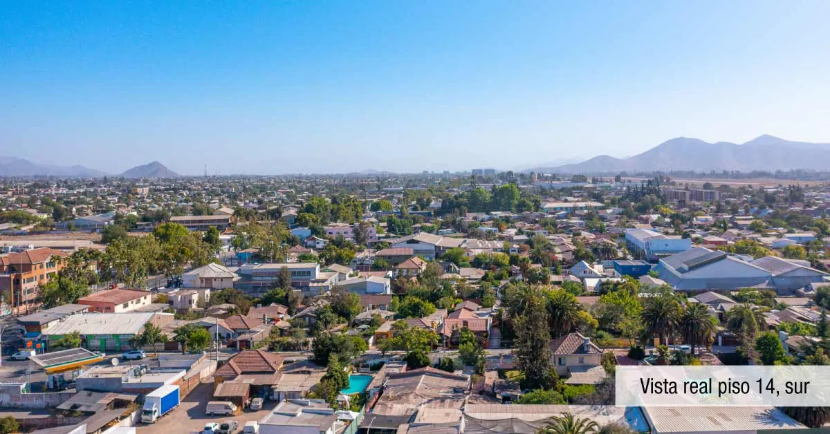 Vista panorámica sur desde piso 14 de Condominio Parque del Sur en La Cisterna, con horizonte amplio.