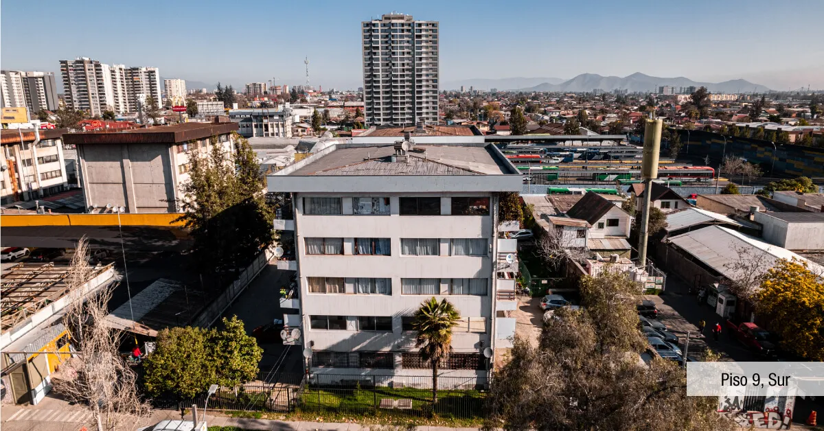 Vista panorámica sur desde piso 9 de Edificio Briones Luco en La Cisterna, mostrando la ciudad.