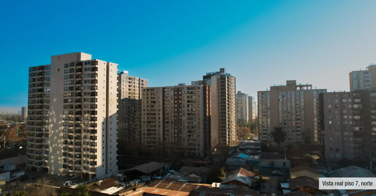 Vista norte desde piso 7 de Edificio Santa Corina en La Cisterna, mostrando el entorno urbano y residencial.