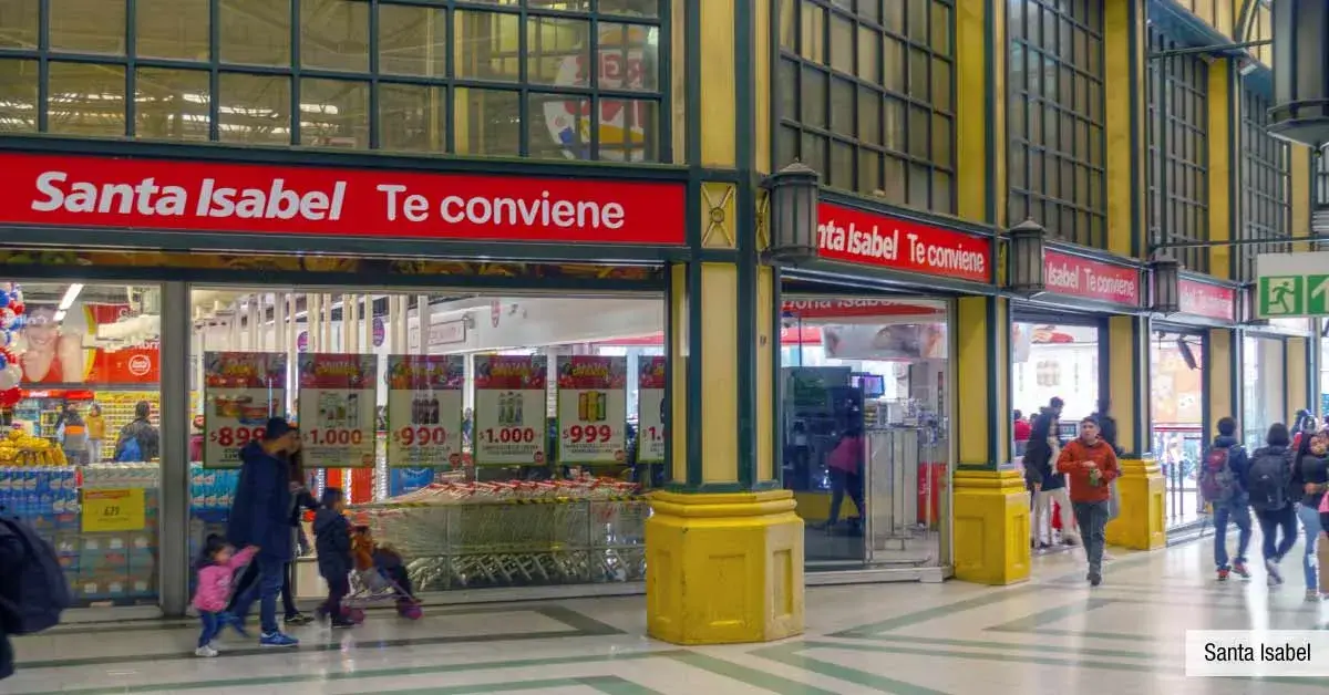 Supermercado Santa Isabel, conveniente abastecimiento diario cercano a Condominio Francisco Zelada.