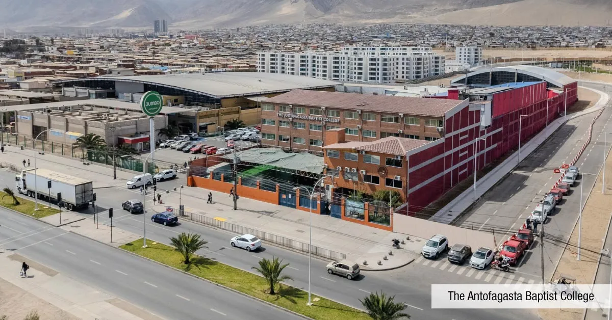 Antofagasta Baptist College cerca a Condominio Trocadero en Antofagasta, destacando la gran oferta educativa.