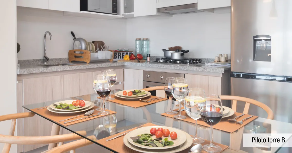 Cocina con encimera a gas y cubierta de granito en Condominio Parque Marañón, Viña del Mar.