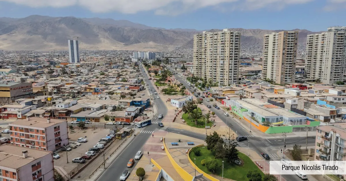 Áreas verdes del Parque Nicolás Tirado cercanas a Condominio Trocadero en Antofagasta, hacia el mar.
