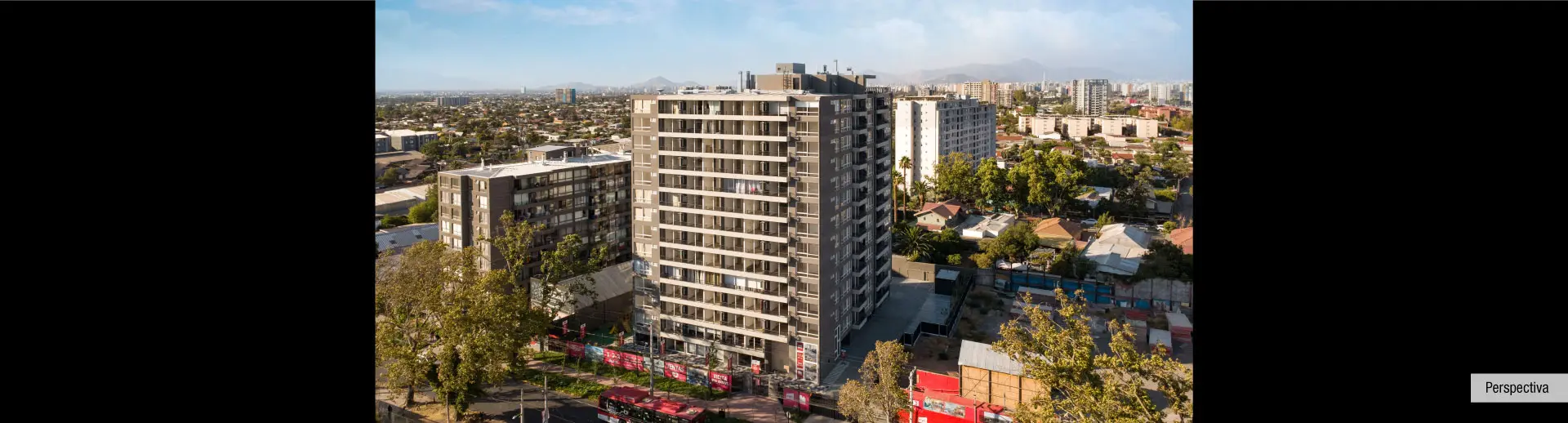 Fachada de Condominio Parque del Sur en La Cisterna, destacando su imponente edificio de 14 pisos.