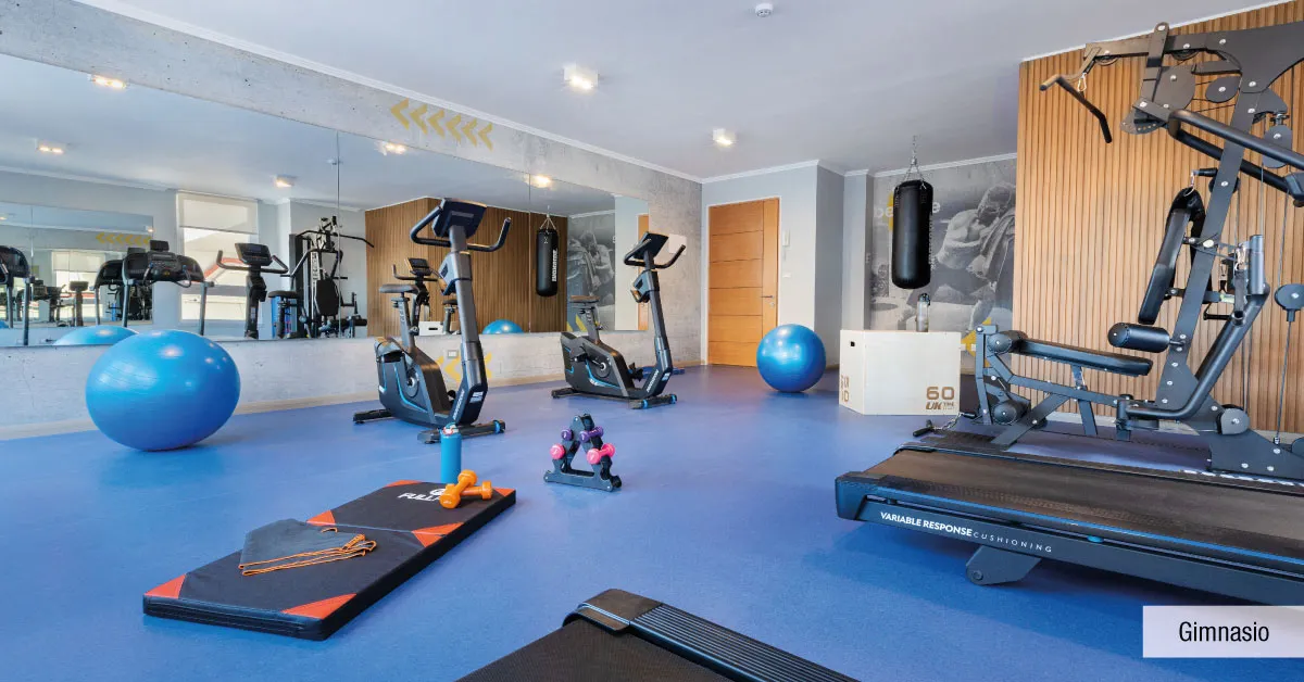 Gimnasio completamente equipado en áreas comunes de Condominio Alto Marañón 3, Viña del Mar.