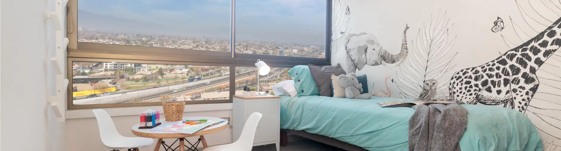 Dormitorio infantil con piso vinílico SPC y gran vista en Edificio Lía Aguirre, La Florida.