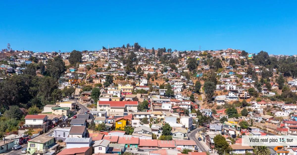 Vista panorámica sur desde el piso 15 del Edificio Álvarez Oriente en Viña del Mar.