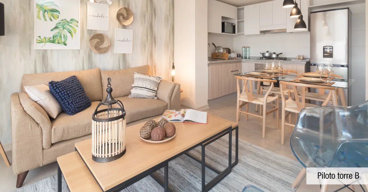 Estar y cocina integrada con piso vinílico SPC en Condominio Parque Marañón, Viña del Mar.