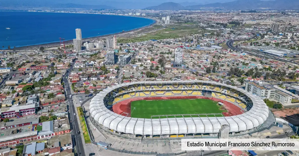Estadio Francisco Sánchez Rumoroso, gran atractivo a minutos de Condominio Jesús Rivera 3, Coquimbo.