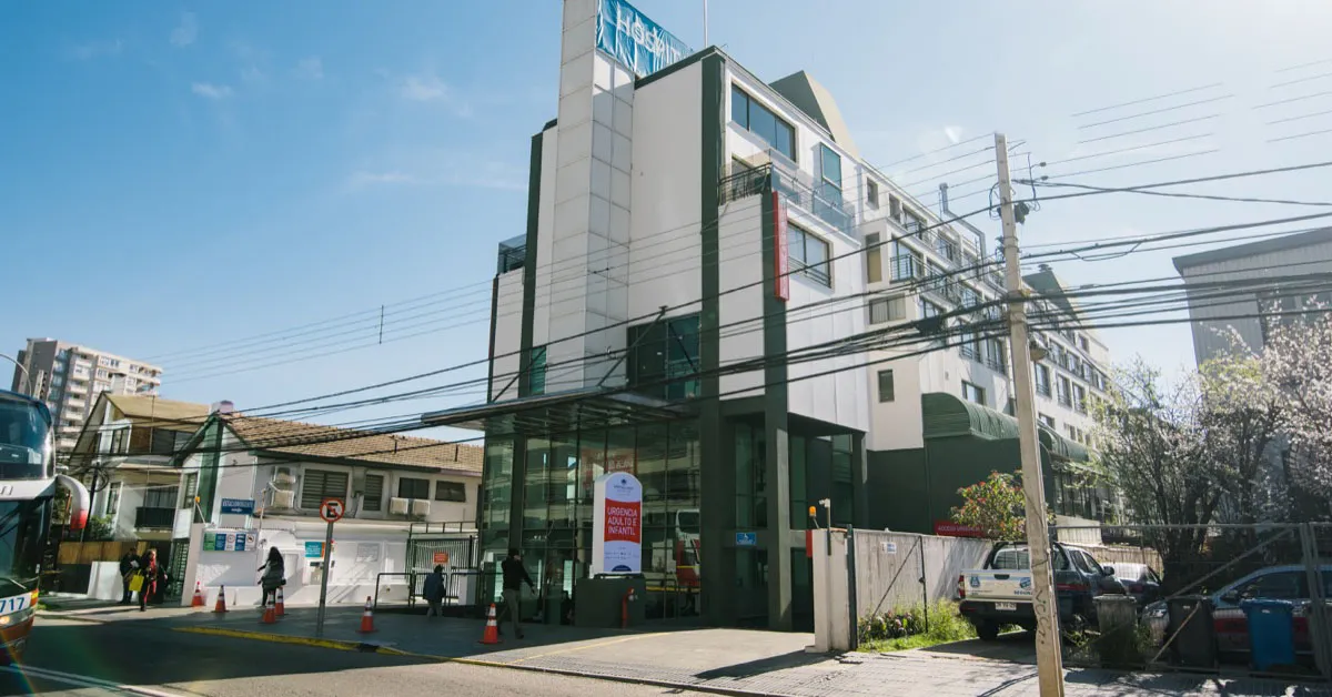 Hospital Clínico, importante centro de salud a pasos de Oficinas Parque Urbano en Viña del Mar.