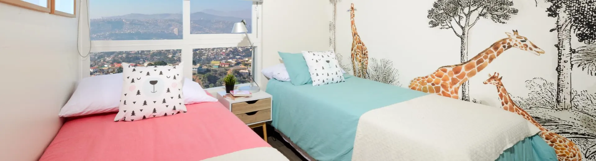 Luminoso dormitorio con piso SPC vinílico en departamento piloto de Alto Marañón 3.