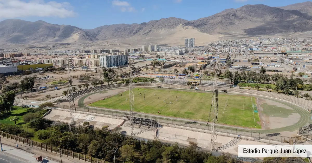 Estadio Parque Juan López cerca a Condominio Trocadero en Antofagasta, mostrando sus amplias áreas deportivas.