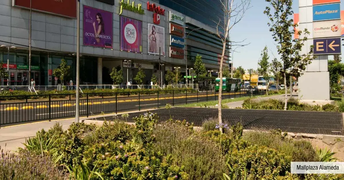 Mallplaza Alameda, gran oferta comercial y de servicios a pasos de Condominio Francisco Zelada.