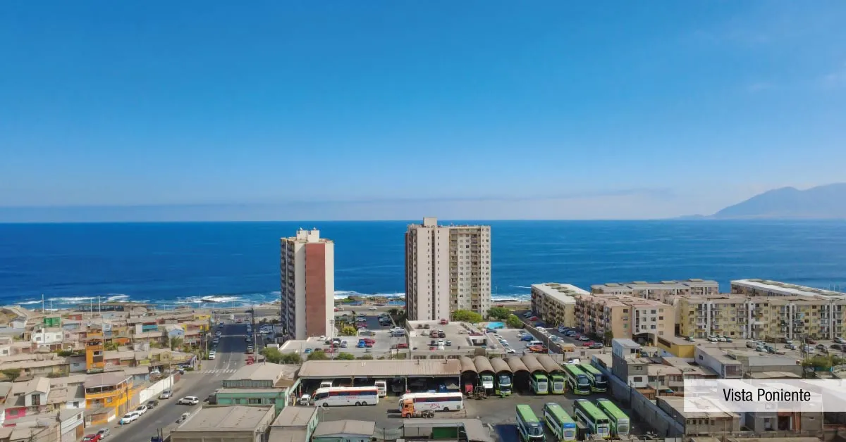 Vista poniente desde Condominio Trocadero en Antofagasta, destacando su espectacular vista directa al mar.