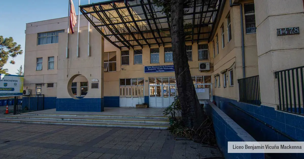 Liceo Bicentenario Benjamín Vicuña Mackenna, educación en el entorno de Edificio Lía Aguirre.
