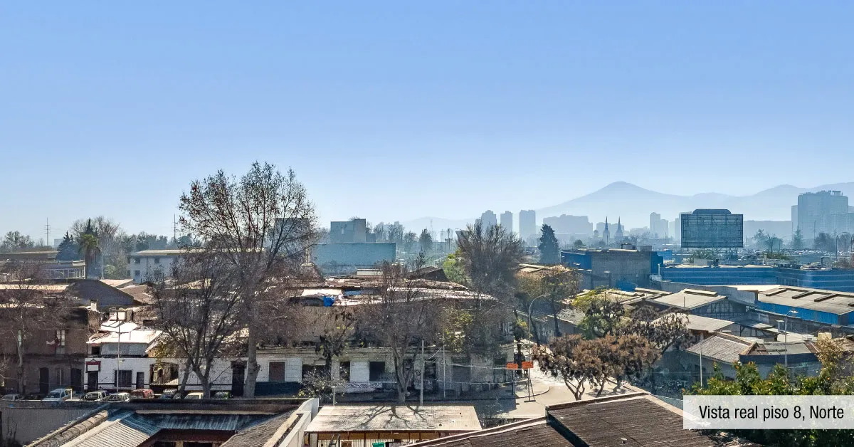 Vista norte desde piso 8 de Edificio Pedro de la Barra en Santiago Centro, destacando la ciudad y cerros lejanos.