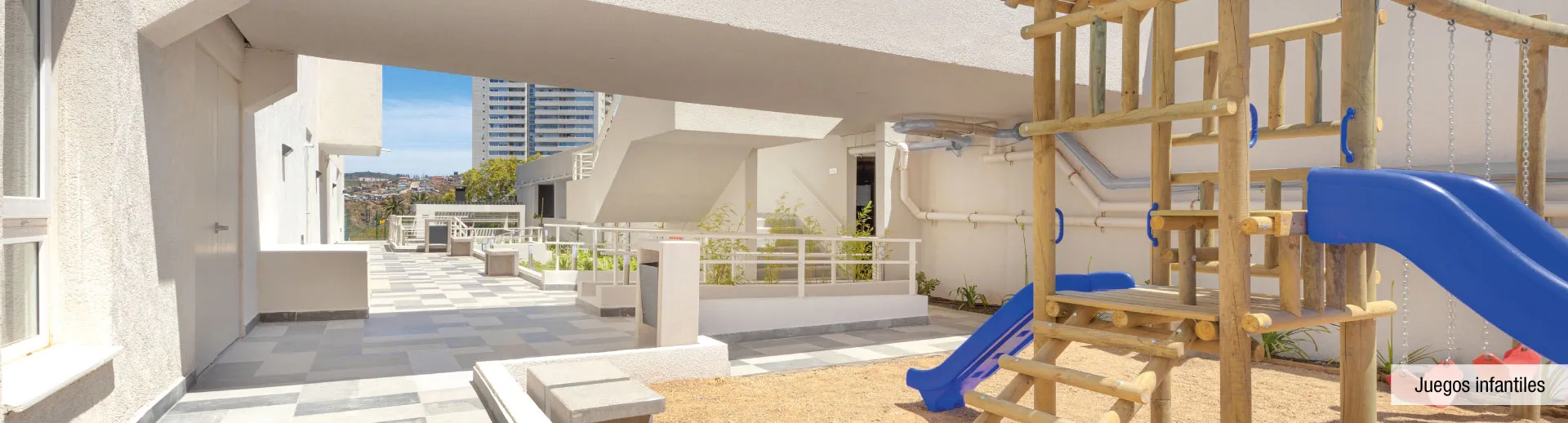 Áreas comunes con juegos infantiles familiares en Condominio Alto Marañón 3, Viña del Mar.