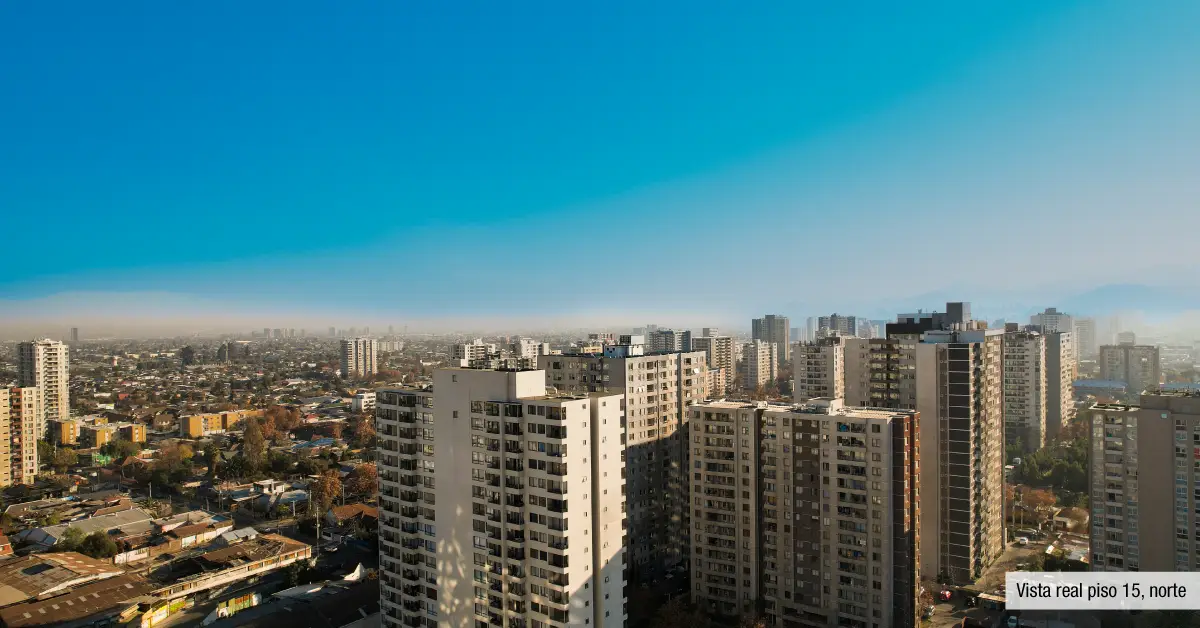 Vista panorámica norte desde piso 15 de Edificio Santa Corina en La Cisterna, mostrando la gran ciudad.