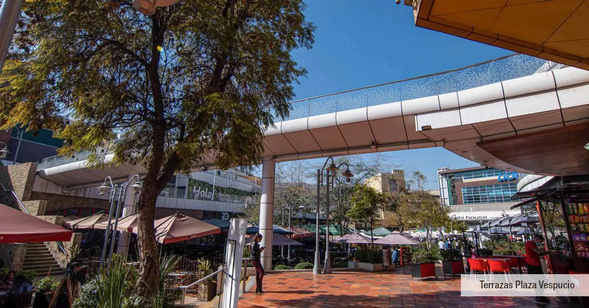 Terrazas de Mallplaza Vespucio, gastronomía y entretención cerca de Edificio Lía Aguirre.