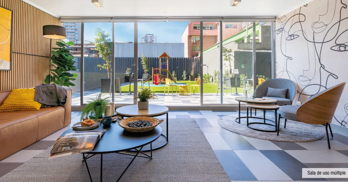 Sala de uso múltiple equipada en Edificio Briones Luco, La Cisterna, ideal para compartir.