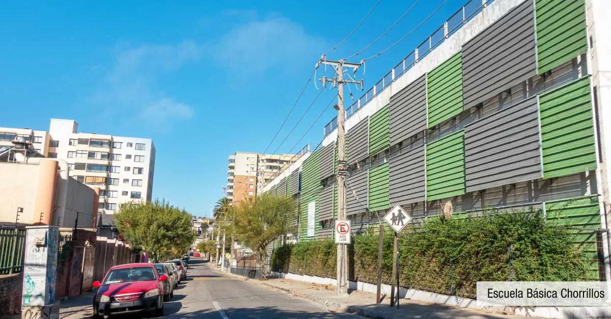 Escuela Básica Chorrillos, educación cercana para residentes de Edificio Álvarez Oriente.