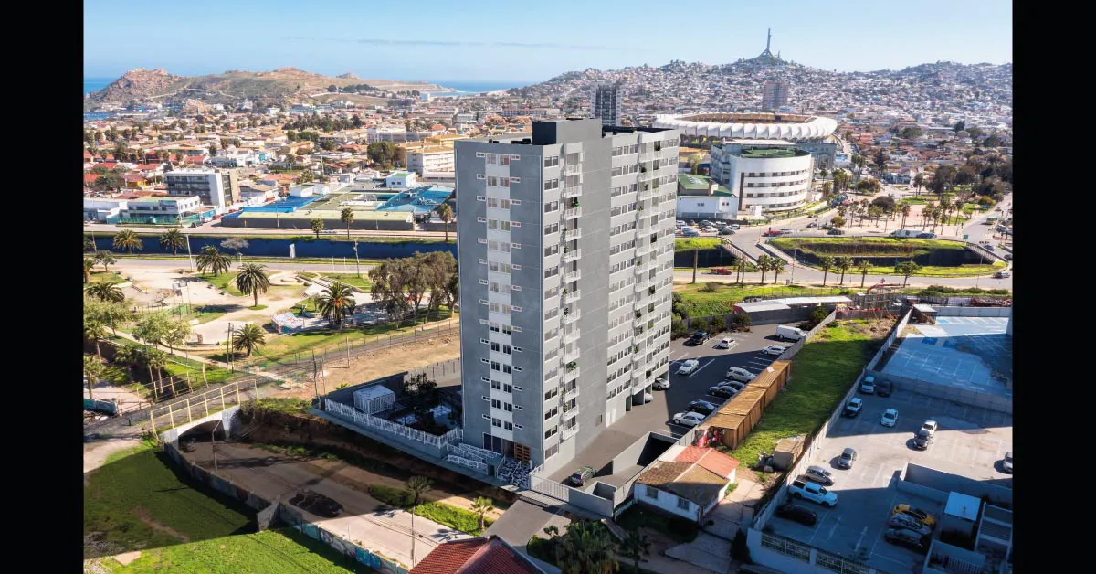 Moderna fachada de 15 pisos con conserjería 24 horas en Condominio Manuel Jesús Rivera 3, Coquimbo.
