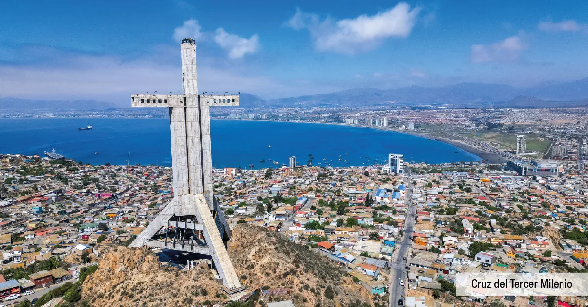 Cruz del Tercer Milenio, hito turístico cercano a Condominio Jesús Rivera 3 en la ciudad de Coquimbo.   