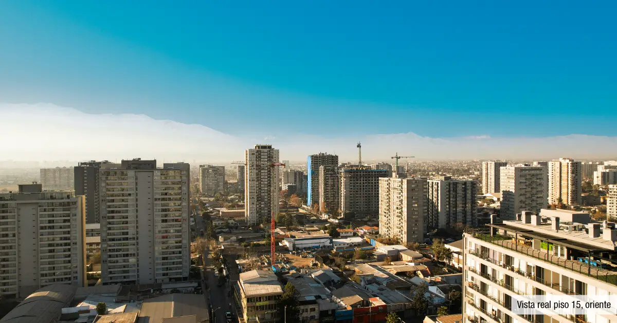 Vista panorámica oriente desde piso 15 de Edificio Santa Corina en La Cisterna, hacia la cordillera.